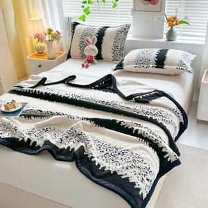 Literie de maison couverture en velours en peluche pour l'automne hiver noir et blanc <span class=keywords><strong>Panda</strong></span> fleur papillon doux chaud <span class=keywords><strong>adulte</strong></span> polaire couverture complète - Product Image 6