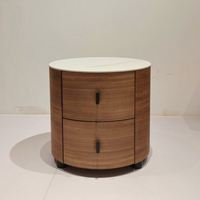 Table de chevet élégante, fonctionnelle, intemporelle, moderne, noire, style bois anglais, avec tiroir, configuration classique, durable, pour usage hôtelier