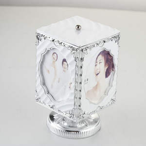 Boîte à musique rotative créative cadre <span class=keywords><strong>photo</strong></span> 5 pouces combinaison <span class=keywords><strong>dessin</strong></span> animé ensemble mariage cadre <span class=keywords><strong>photo</strong></span> en plastique - Product Image 2