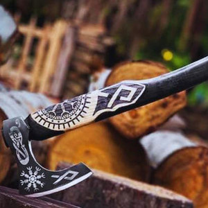 Hache Viking artisanale personnalisée avec tête en acier gravée sur mesure et fourreau en cuir pour le camping et la chasse en plein air - Product Image 4