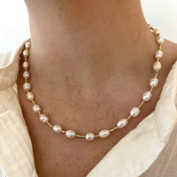 Collier de mode en acier inoxydable plaqué or chic en gros Perles naturelles Perles de culture Accessoire fait à la main pour femmes