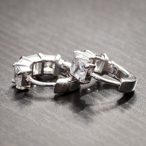 Orecchini geometrici quadrati da donna con design a quattro punte, accessori per l'uso quotidiano - Product Image 3