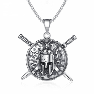Europeo y <span class=keywords><strong>americano</strong></span> punk retro vikingo espartano <span class=keywords><strong>Guerrero</strong></span> casco espada escudo colgante titanio acero suéter cadena hombres collar - Product Image 1