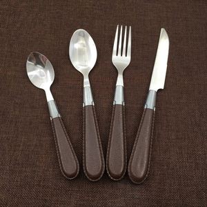 Ensemble de couverts rétro en similicuir noir avec manche en plastique et lames en acier inoxydable (couteau, fourchette et cuillère) - Product Image 2