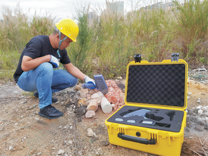 Analyseur XRF portable |   Détection rapide du Ti, du Cr, du Fe, du Co, du Ni, de l'Ag dans les minerais et le sol - Product Image 2