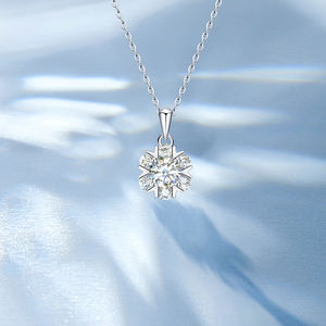 Moissanite Collane con ciondolo di diamanti da donna 2.0 CT 925 in argento Sterling collana con fiocco di neve D colore VVS1 con taglio rotondo gioielli - Product Image 5