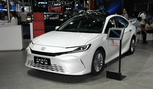 Camry 2026 2.0G Edizione Premium Guida a Sinistra Berlina Motore a Benzina Sedili in Tessuto R17 - Product Image 5