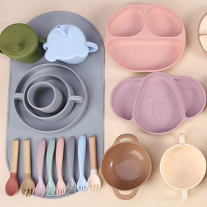 Ensemble de repas pour bébé personnalisé OEM ODM, écologique, ensemble de repas pour bébé, assiettes et bols roses, bavoir, ensemble de vaisselle en silicone pour bébé - Product Image 3