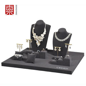 ชุดจัดแสดงเครื่องประดับดีไซน์ใหม่ ถาดหนังสำหรับใส่เครื่องประดับ แหวน กำไล สร้อยคอ ต่างหู พร้อมที่เก็บเครื่องประดับ - Product Image 1