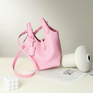 กระเป๋าสะพายข้างแฟชั่นลำลองสำหรับผู้หญิง ดีไซน์เฉพาะตัว หนังวัวแท้ชั้นบนสุด หูหิ้วแบบถัง บุโพลีเอสเตอร์นุ่ม J - Product Image 3