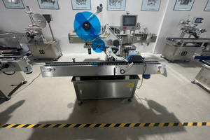 Machine d'étiquetage automatique à plat de haute précision pour sacs, pochettes, cartons, boîtes cosmétiques et boîtes d'expédition – Étiquetage supérieur - Product Image 5