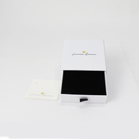 Boîte cadeau personnalisée réutilisable avec doublure en éponge et laminage mat pour le rangement de bijoux, boîte en carton rigide durable