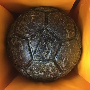 Recomendaciones: Té Pu'er <span class=keywords><strong>2022</strong></span>, Adorno Conmemorativo de Fútbol, Exquisitamente Tallado, con Base, 6 kg, Empaquetado para Regalo, Crudo, Certificado ISO, Saludable - Product Image 2