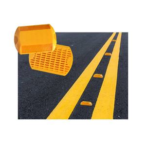 Ojos de gato de plástico reflectantes, marcador de pavimento elevado - Product Image 2