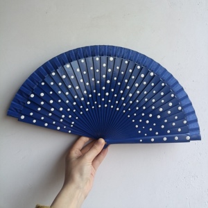 Abanico de Mano Español Pintado a Mano con Puntos, 23 cm, Personalizable, de Bambú, para Baile - Product Image 6