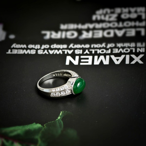 Anello Vintage da Donna con Accento Verde Smeraldo, Stile Retrò, Elegante Gioiello in Rame con Finitura Raffinata - Product Image 4