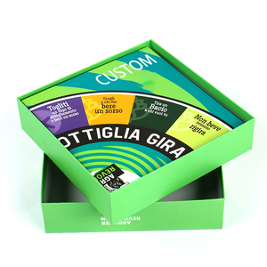 Set da Gioco da Tavolo Multigiocatore Personalizzato Verde con Motivo Stampato Design Portatile Include Carte di Carta e Tabellone - Product Image 3