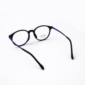 <span class=keywords><strong>Occhiali</strong></span> <span class=keywords><strong>da</strong></span> Lettura di Lusso con Montatura Ovale in Titanio Puro Nero, <span class=keywords><strong>Leggeri</strong></span>, con Lenti Graduate e Motivo Stampato Rosa per Uso Quotidiano - Product Image 4