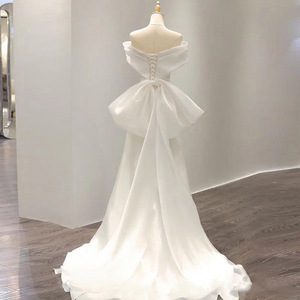 Robes de mariée de princesse style célébrité en satin vintage, épaules dénudées, avec longue traîne, robe de bal de mariée et robe de soirée - Product Image 2