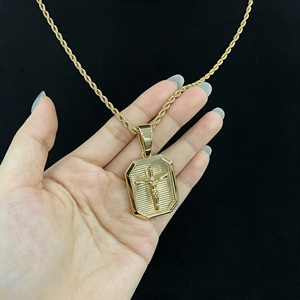 HUIYUE Atacado: Colar Masculino de Luxo Banhado a Ouro 18k com Pingente de Jesus em Latão Personalizado – Oferta Imperdível - Product Image 3