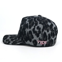 Casquette de baseball personnalisée à 5 panneaux en tissu de velours côtelé à motif léopard de haute qualité avec logo brodé