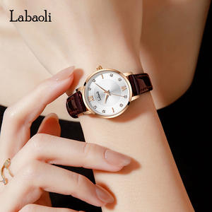 Relojes de mujer sofisticados con diseño elegante y un toque de lujo Venta al por mayor de relojes de cuarzo con correa de cuero de alto valor - Product Image 3