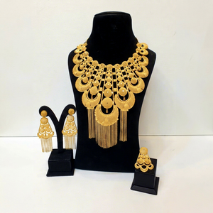 Conjunto de Joyería Étnica Chapada en Oro de 24K, Collar, Pendientes, Anillo con Diseño de Borlas, Joyería de Latón para Mujer, para Bodas y Fiestas - Product Image 1