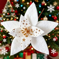 Moderne Weiße und Silberne Künstliche Weihnachtsblumen für Minimalistischen Feiertagsstil