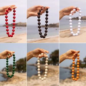 Collana Artigianale con Perline in Resina Acrilica Multicolore da 18mm, Design Bohemien Retrò, Annodata a Mano, per Donna, Gioielli Estivi per Vacanze - Product Image 3