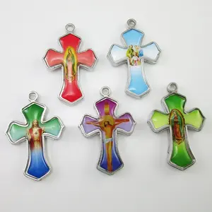 Colorido católica crucifijo Metal Cruz colgante con diferentes Saint imágenes