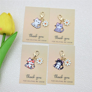 อุปกรณ์เสริม DIY โลหะผสมสังกะสี พวงกุญแจโลหะรูปแมวการ์ตูนดอกไม้เล็กๆ พร้อมการ์ดขอบคุณ จี้ห้อยกระเป๋า - Product Image 2