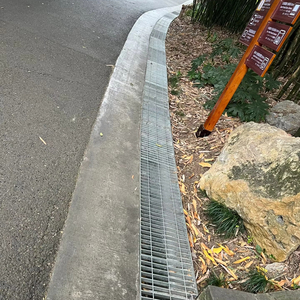 Sécurité extérieure Route Drainage Tempête Immersion à chaud Galvanisé Acier robuste Boîte de vidange à fente Tranchée Drains d'eau Grilles à canal - Product Image 1