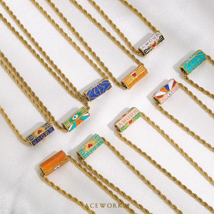 สร้อยคอทรงหลอดอามูร์ |   สร้อยคอเชือกสแตนเลสสตีลชุบทอง 18K PVD พร้อมจี้เคลือบสีรูปหกเหลี่ยม |   ซันเบิร์สท อีวิลอาย อาเมอร์ รัก - Product Image 2