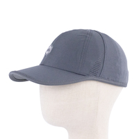 Casquette de performance à 6 panneaux avec étiquette en silicone personnalisée, casquette sportive élastique avec impression réfléchissante sur le dos sur autocollant magique réglable
