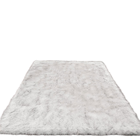 Tapis moderne en polyester uni et moelleux |   Tapis en peluche douce fabriqué à la machine, épaisseur 2 cm, avec support antidérapant en PVC |   Personnalisable et non toxique