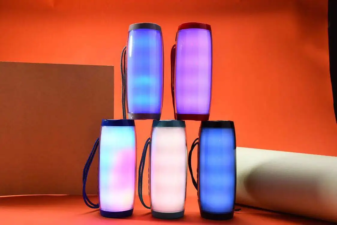 Spotify Amazon música sintonizar fácil plástico com alimentação USB para festa portátil mini RGB LED luz deslumbrante alto-falante ao ar livre alto-falante BT