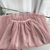 Ensemble deux pièces pour femmes, haut noir élégant brodé de dentelle + jupe midi rose poudré taille haute, pour les fêtes et les mariages