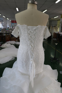 Vestido de Novia de Lujo 2022 con Hombros Descubiertos, Escote Corazón, Apliques de Encaje con Pedrería, Vestido de Novia de Sirena con Capas - Product Image 6
