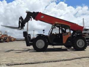 Montacargas Telescópico 4x4 de 4.5 Toneladas y 17m STH1056A, Grúa Extensible para Operaciones Logísticas de Almacén - Product Image 2