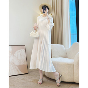 Vestido Casual Elegante Azul Marino Plisado para Mujer con Detalle de Perlas y Cuello con Volantes - Vestido Midi con Mangas Abullonadas para Fiesta - Product Image 6