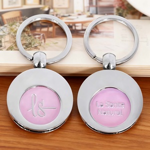 Porte-clés personnalisé en alliage de zinc et cristal, forme lettre, émail souple, vente en gros, logo personnalisé, très demandé - Product Image 4