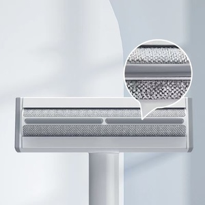 Cepillo Removedor de Pelo de Mascotas Reutilizable de Plástico para Sofá con Mango Oculto y Superficie Adhesiva - Diseño Moderno - Product Image 3