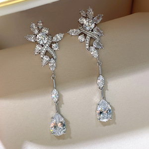 Orecchini pendenti a goccia con fiori per donna, eleganti gioielli lunghi alla moda - Product Image 3