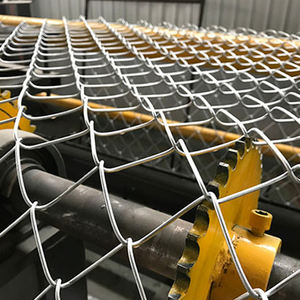 Rete Metallica Zincata per Recinzione a Maglie Concatenate, Rotolo da 100 Piedi, per Campi, Fattorie e Allevamento Capre - Product Image 4