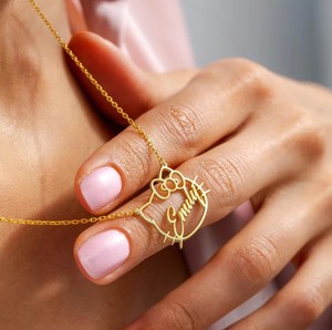 สร้อยคอจี้รูปเฮลโล คิตตี้แบบเชื่อมต่อกัน สลักชื่อได้ตามต้องการ ผลิตจากสแตนเลส เหมาะเป็นของขวัญวันเกิดสุดพิเศษ - Product Image 3