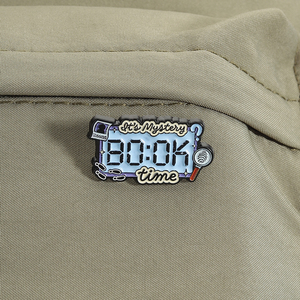 Broches en émail pour podcast True <span class=keywords><strong>Crime</strong></span>, design de poster et de minuterie sur le thème des disparitions, badge de revers, bijoux, vente en gros - Product Image 3
