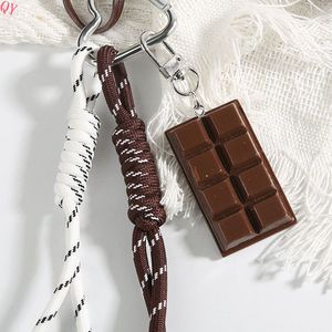 Porte-clés QQ en cuir représentant un teckel, avec cordon tressé et pendentif dessin animé de chien, idéal pour sacs à main - Product Image 5