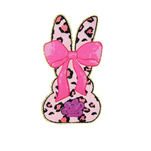 Patch brodé lapin mignon, motif cœur rose et gris, thermocollant pour vêtements de filles, sacs, accessoires de bricolage scolaires - Product Image 1