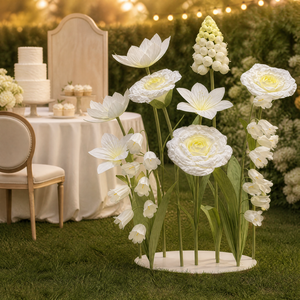 Élégante fleur en papier de lys géante, écologique, blanche et verte dégradée, faite à la main, pour la décoration de mariage, de Pâques, de Noël et de fêtes - Product Image 2