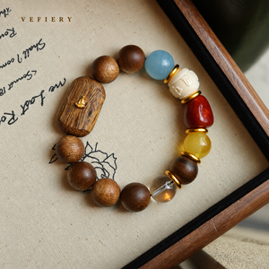 Bracelet en bois et pierres précieuses mélangées avec des accents bleus, rouges, jaunes et blancs - Product Image 4